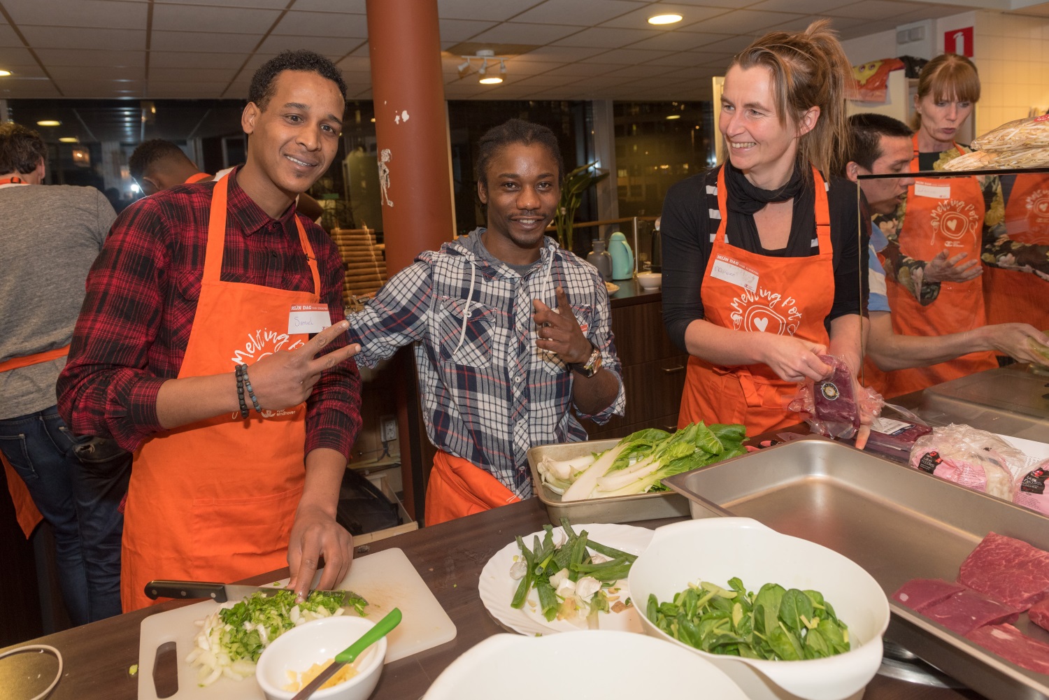 Cooking with refugees, the elderly or people with disabilities ...